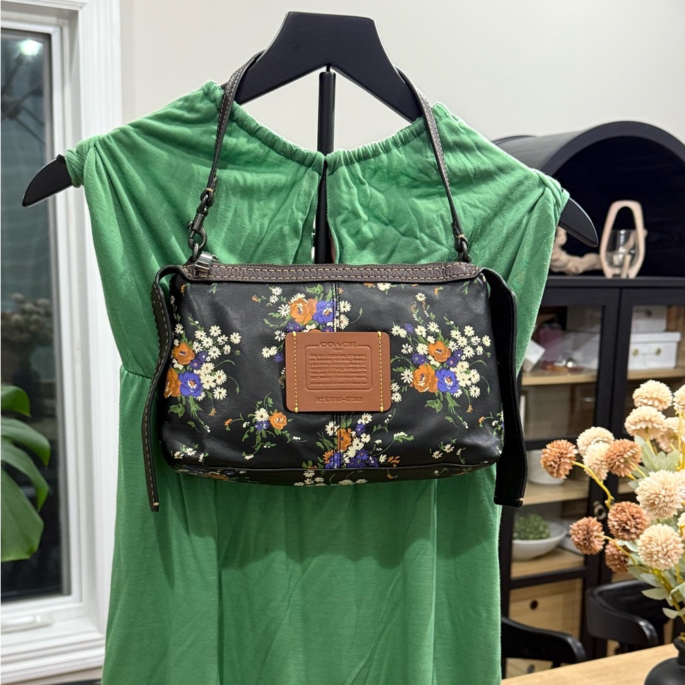 Coach Black Floral Hobo Bag in Excellent/Like New Condition